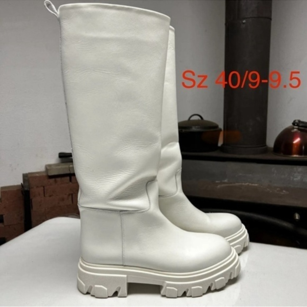 White Gia Borghini Couture x Pernille Teisbaek 40 Knee High Leather